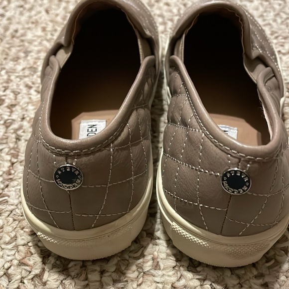 Steve Madden Ecentrcq Quilted Taupe Slip-on Sneaker - Picture 4 of 5